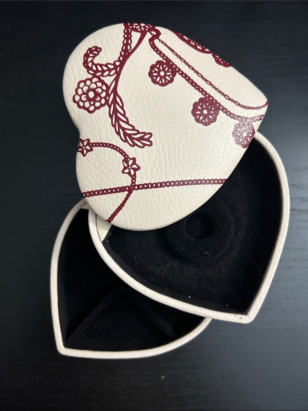 PANDORA: Genuine leather,Heart Shaped Jewelry Box in Cream with Burgundy Pattern
